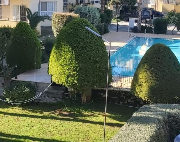 GİRNE MERKEZ  HAVUZLU  SİTE İÇİNDE SATILIK  PENTHOUSE DAİRE