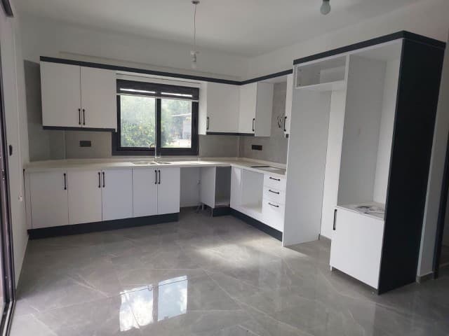 ALSANCAK DA ANAYOLA VE DENİZE YAKIN SATLIK BAHÇE KATI DAİRE
