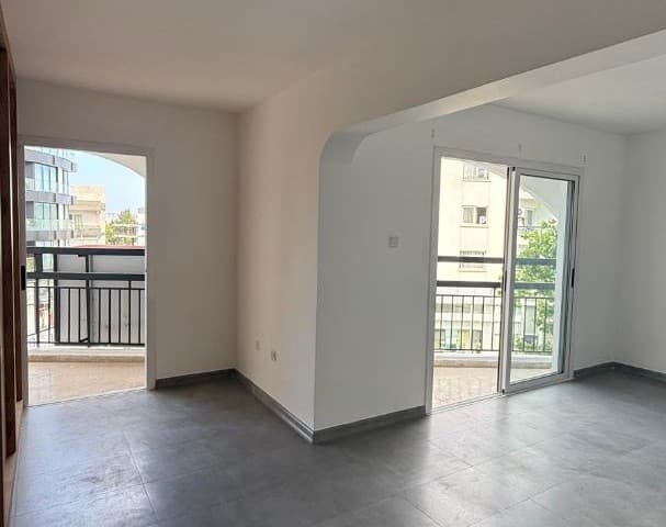 GİRNE MERKEZ CADDE ÜSTÜ BİNADA TİCARİ İZİNLİ KİRALIK  OFİS